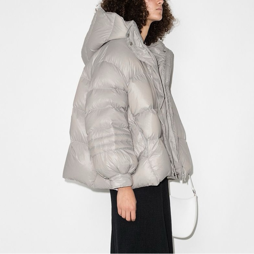 THE FRANKIE SHOP VAL PUFFER JACKET IN GREY
